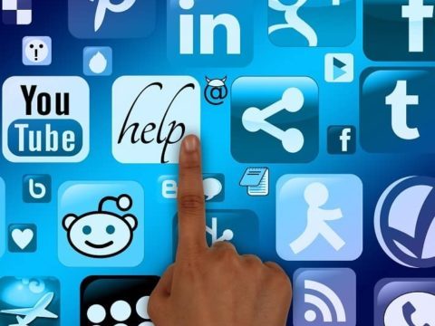 Cataclaude Community manager reseaux sociaux notamment sur Facebook